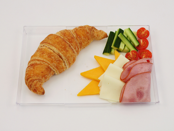 Континентална закуска с кроасан, масло, шунка, кашкавал и конфитюр